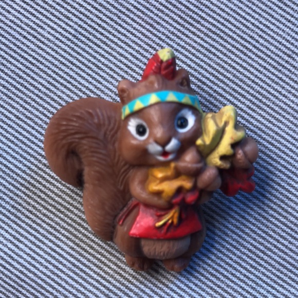 Vintage Hallmark Plastic Holiday Brooch Pins - Picture 3 of 6